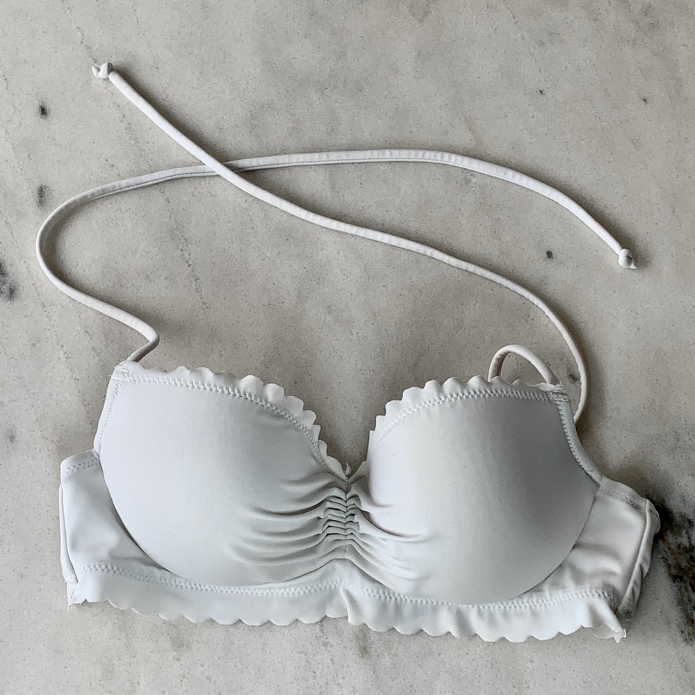 VICTORIA’S SECRET • The Getaway Halter Bikini Top in White Scalloped Hem , 32B